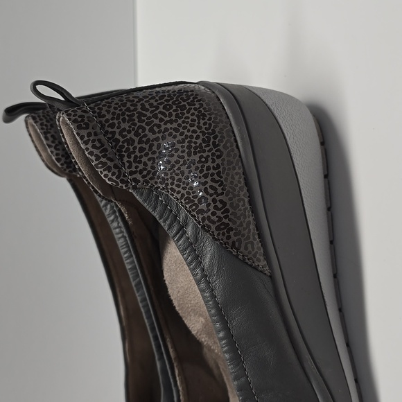 {Vionic} Women's Advantage Jacey Slip On Wedges Supportive Ladies Platform Wedge - Picture 5 of 11